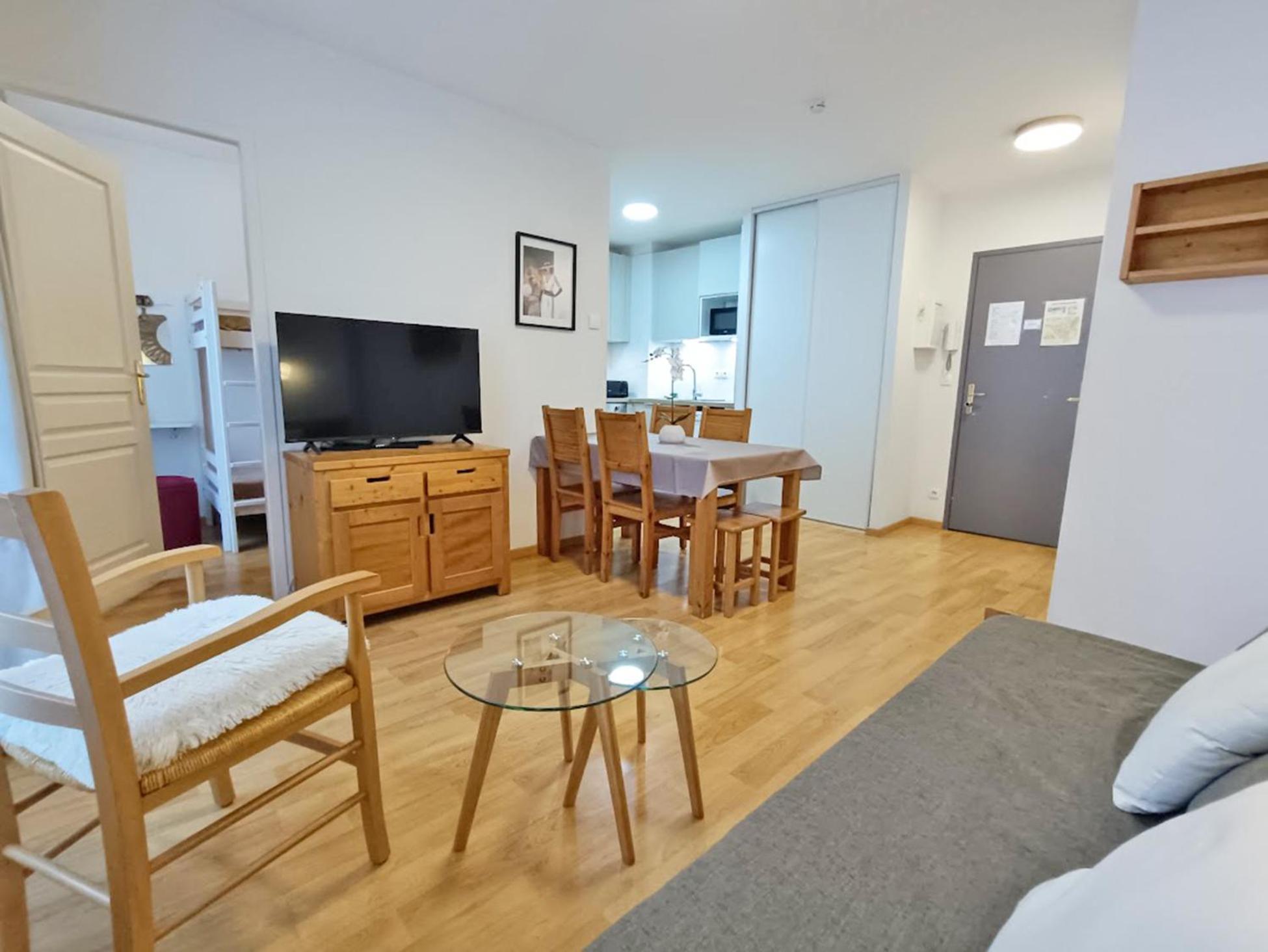 L'Eterlou, T3, Centre Luchon, Wifi, Casier A Skis, Ascenseur, 6 Personnes Bagnères-de-Luchon Exterior foto