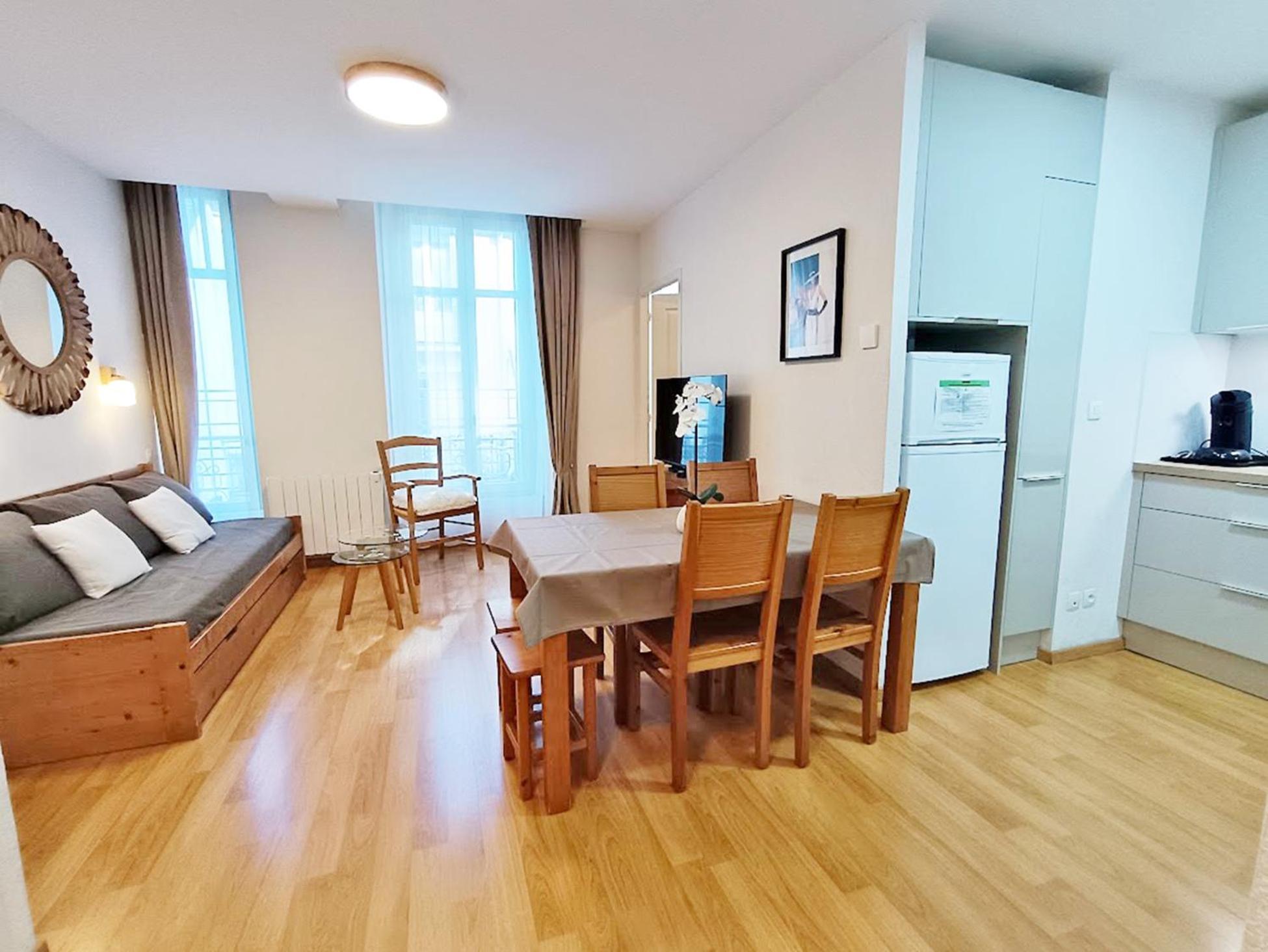 L'Eterlou, T3, Centre Luchon, Wifi, Casier A Skis, Ascenseur, 6 Personnes Bagnères-de-Luchon Exterior foto